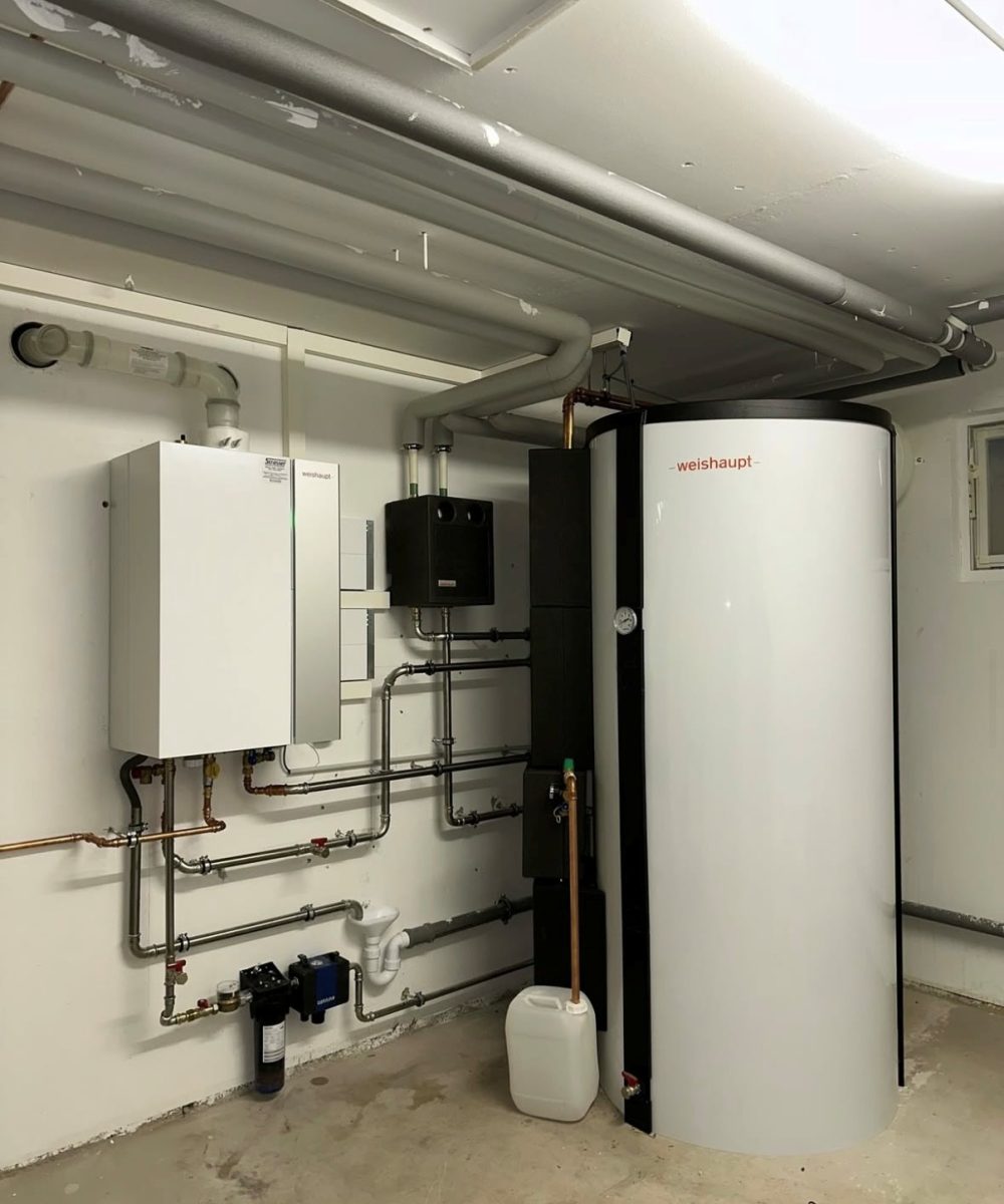 Heizungsbau einer Gas-Brennwertgerät mit Solarkollektoren in Geisenhausen 1